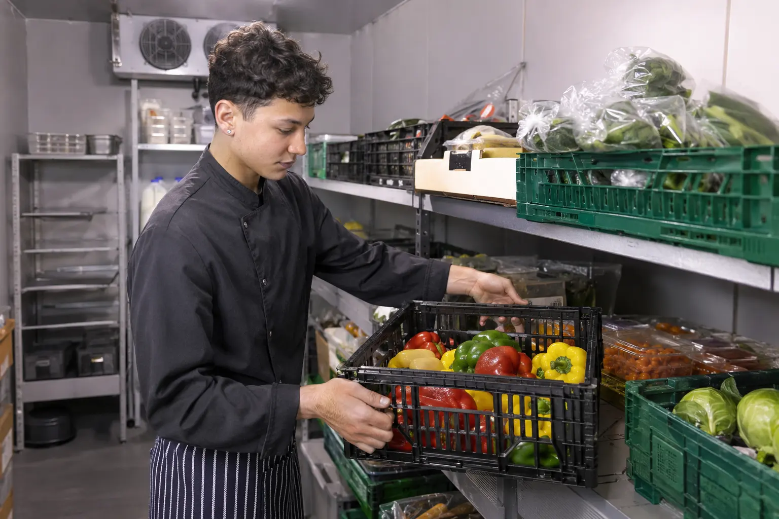 Gastronomische/r Assistent/in: wie man den Warenbedarf ermittelt sowie Waren einkauft, lagert und verwaltet