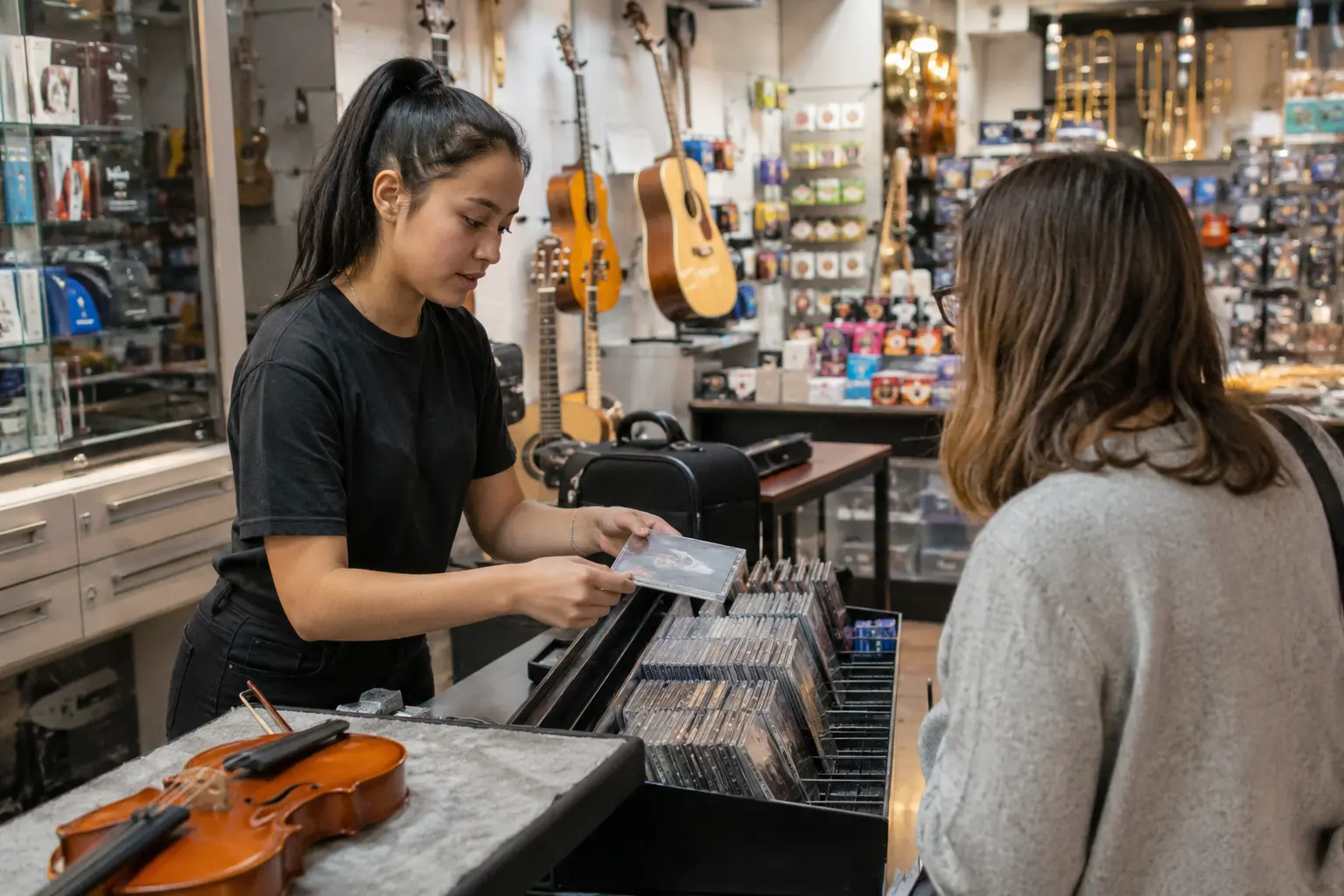 Musikfachhändler/in: wie man Warenbereiche und Dienstleistungen im Musikfachhandel unterscheidet und wie man Kunden über Musikalien,