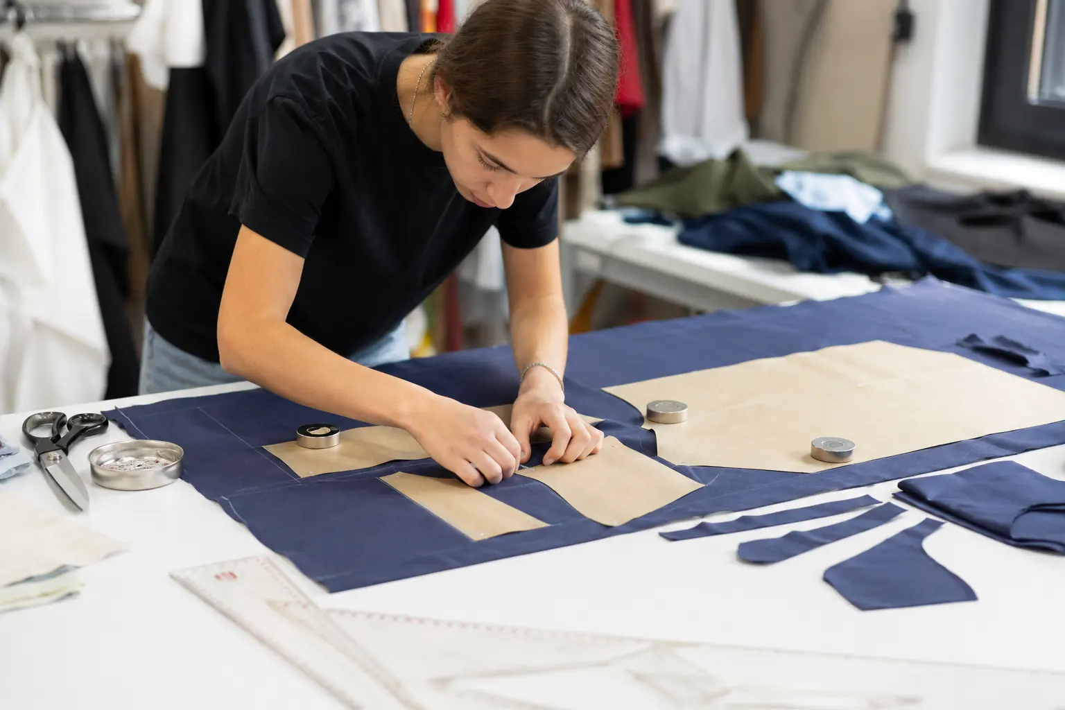 Textil- und Modenäher/in: wie man Schnittteile zuordnet und Schnitte für Kleinteile erstellt