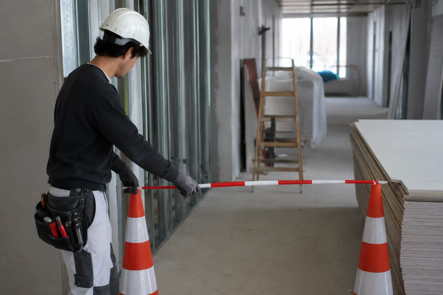 Trockenbaumonteur/in: Baustellen einrichten und sichern