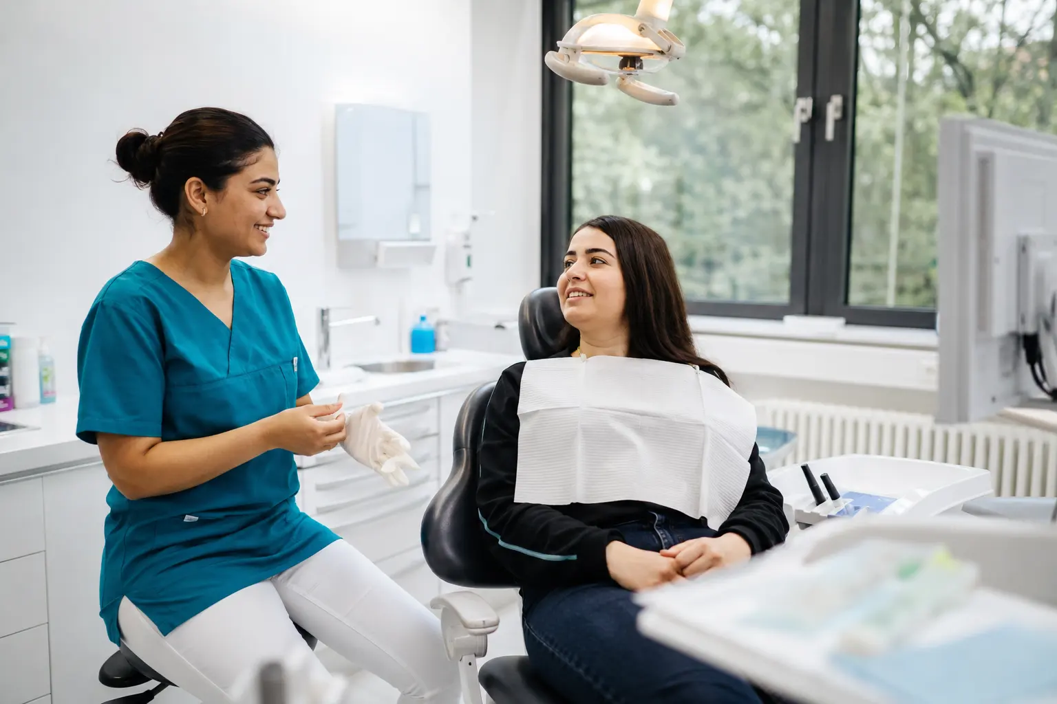 Zahnmedizinische/r Fachangestellte/r: patientin empfangen und betreuen