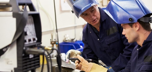 Was Ist Eine Betriebliche Ausbildung Betriebliche Ausbildung // Schülerpilot.de